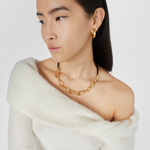 Collar con baño de oro 18 kt sobre plata y cuero Bent