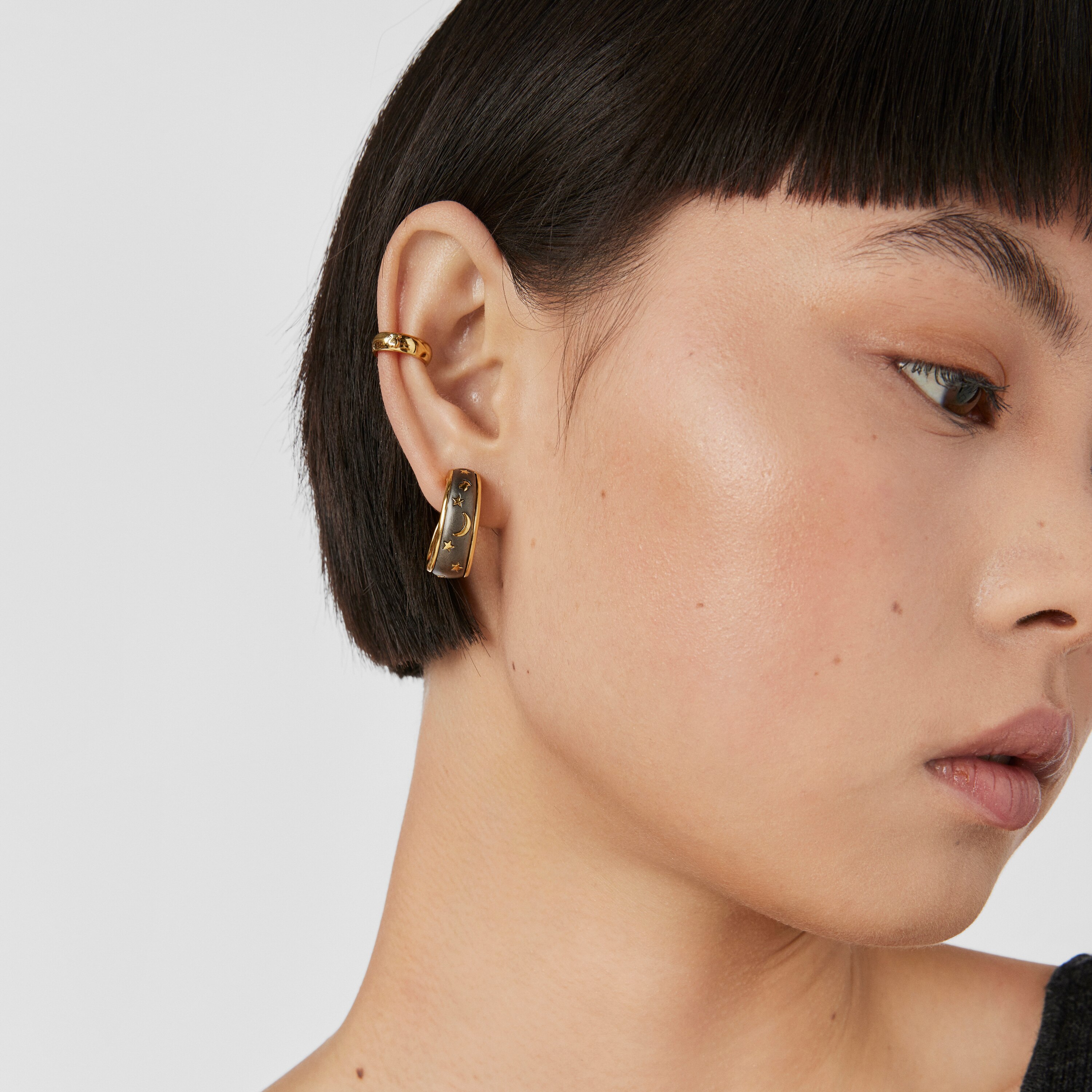 Pendientes de aro con baño de oro 18 kt sobre plata y dark silver Twiling