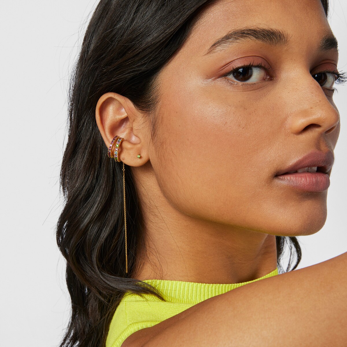 Earcuff con baño de oro 18 kt sobre plata y rodolitas TOUS Straight