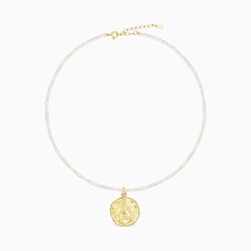 Collar de perlas cultivadas y medalla con ba&ntilde;o de oro 18 kt sobre plata Virgen de Guadalupe Devoci&oacute;n