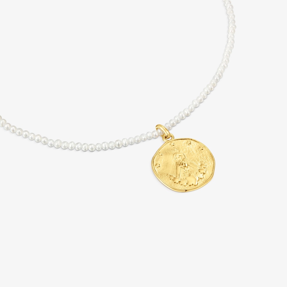 Collar de perlas cultivadas y medalla con ba&ntilde;o de oro 18 kt sobre plata Virgen de Guadalupe Devoci&oacute;n