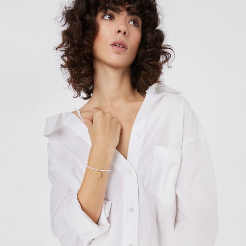 Pulsera elástica de perlas cultivadas y medalla con baño de oro 18 kt sobre plata Virgen de Guadalupe Devoción