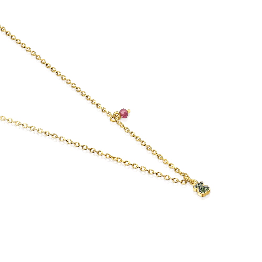 N&aacute;hrdeln&iacute;k TOUS New Motif z&nbsp;pozlacen&eacute;ho stř&iacute;bra s&nbsp;medv&iacute;dkem z&nbsp;chromdiopsidu