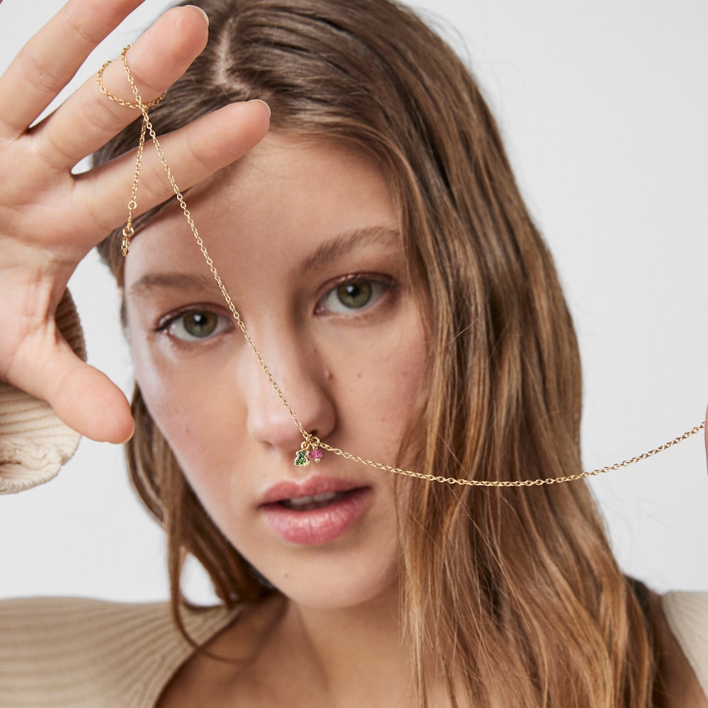 N&aacute;hrdeln&iacute;k TOUS New Motif z&nbsp;pozlacen&eacute;ho stř&iacute;bra s&nbsp;medv&iacute;dkem z&nbsp;chromdiopsidu