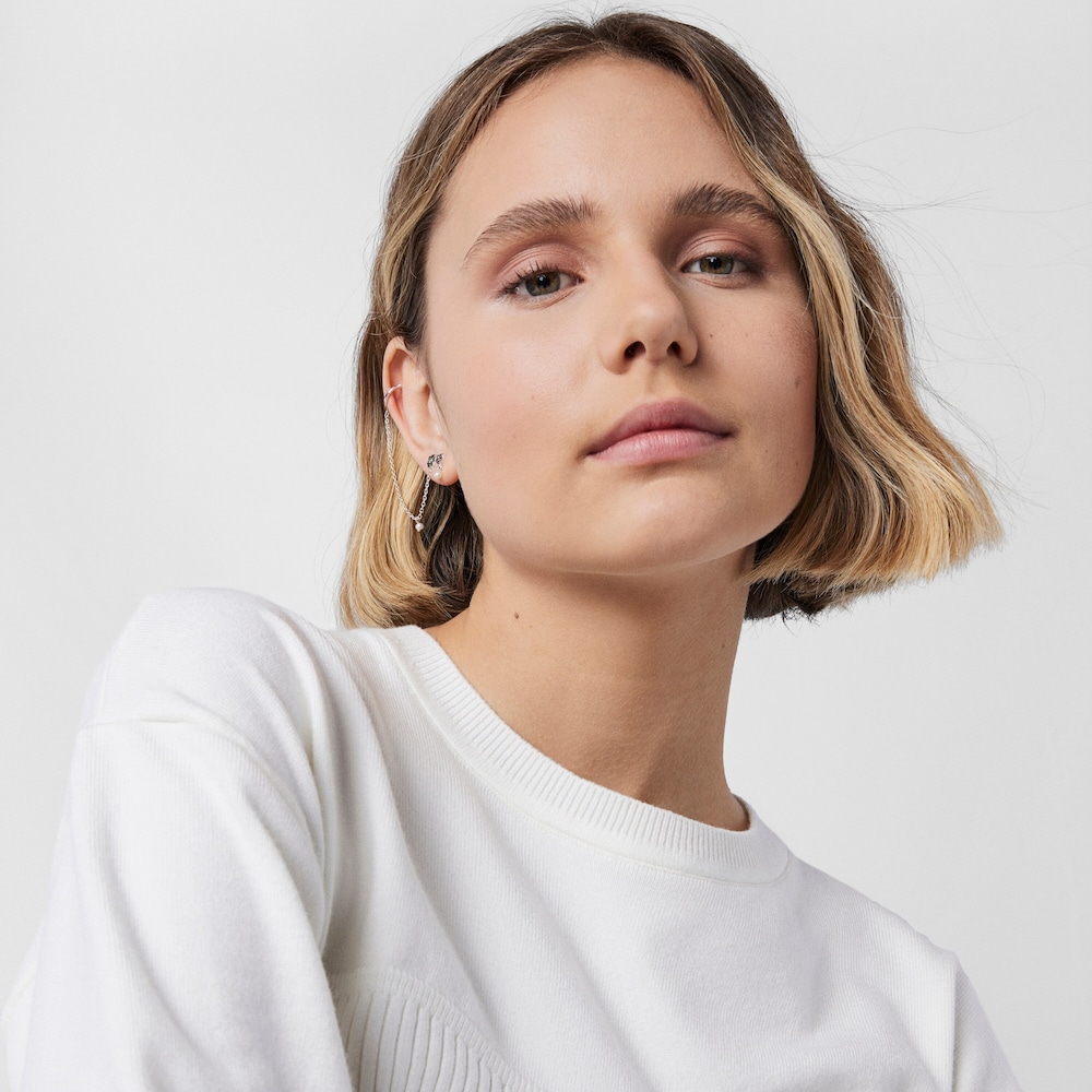 Earcuff de plata con flor de cromodi&oacute;psidos y perla TOUS New Motif