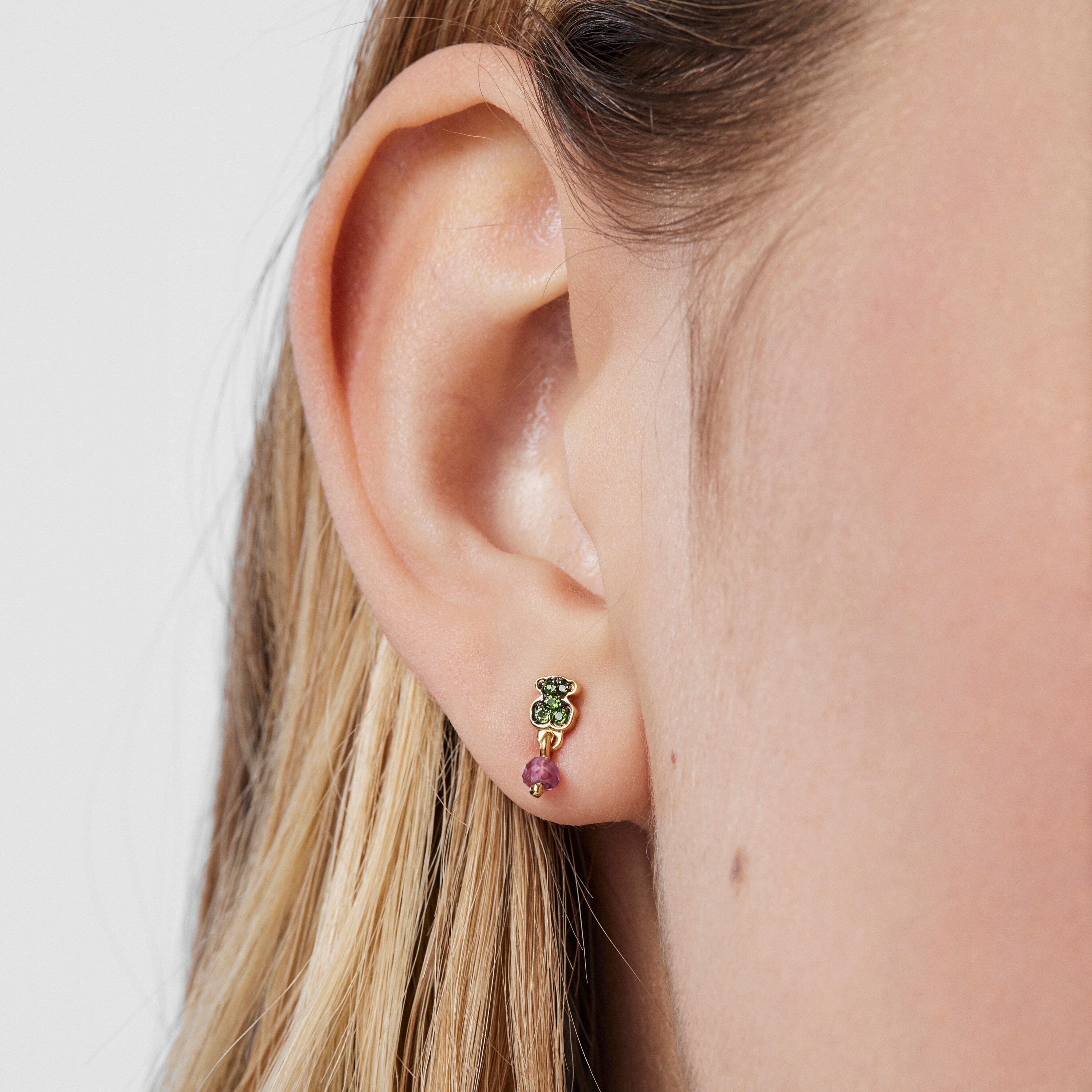 Pendientes con baño de oro 18 kt sobre plata y oso de cromodiópsidos y rubí TOUS New Motif