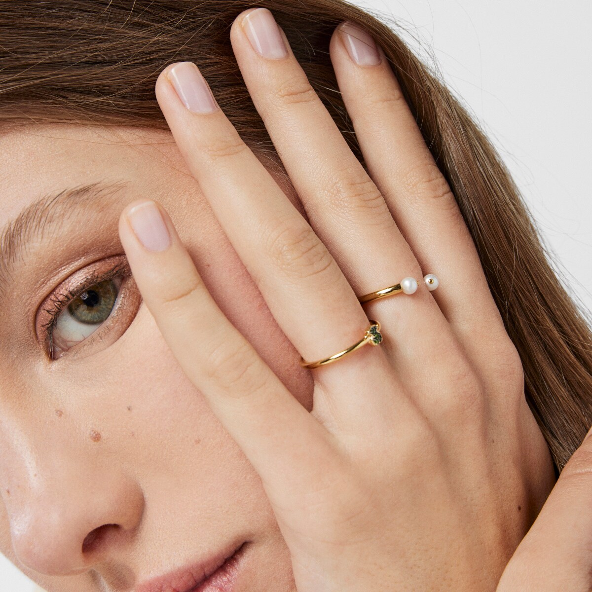 Anillo con baño de oro 18 kt sobre plata y oso de cromodiópsidos TOUS New Motif