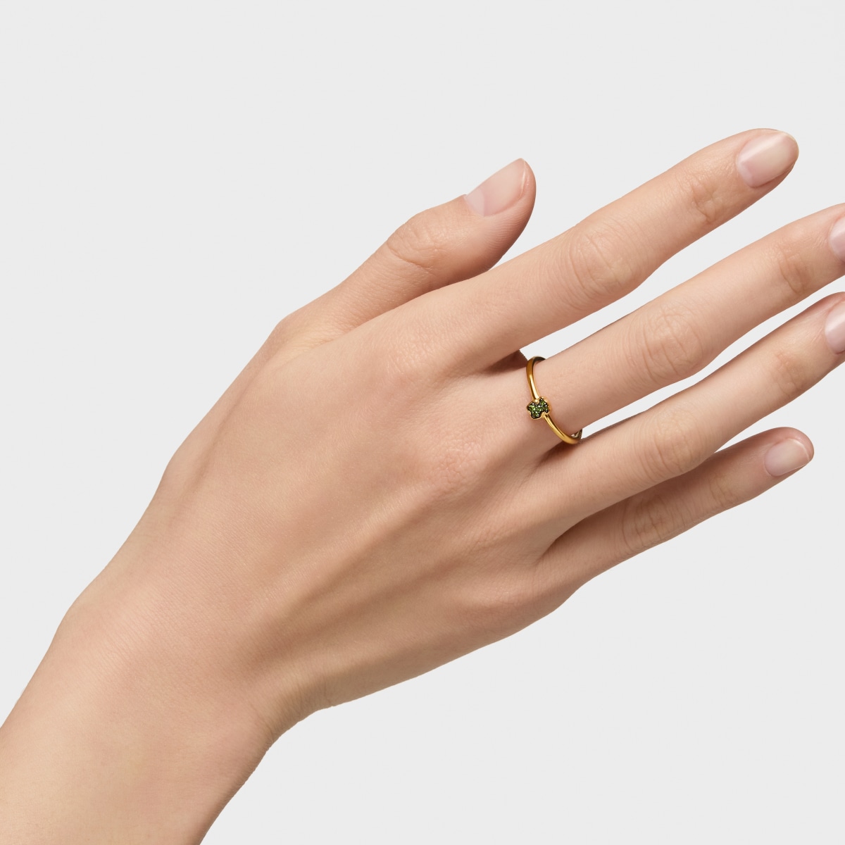 Anillo con baño de oro 18 kt sobre plata y oso de cromodiópsidos TOUS New Motif