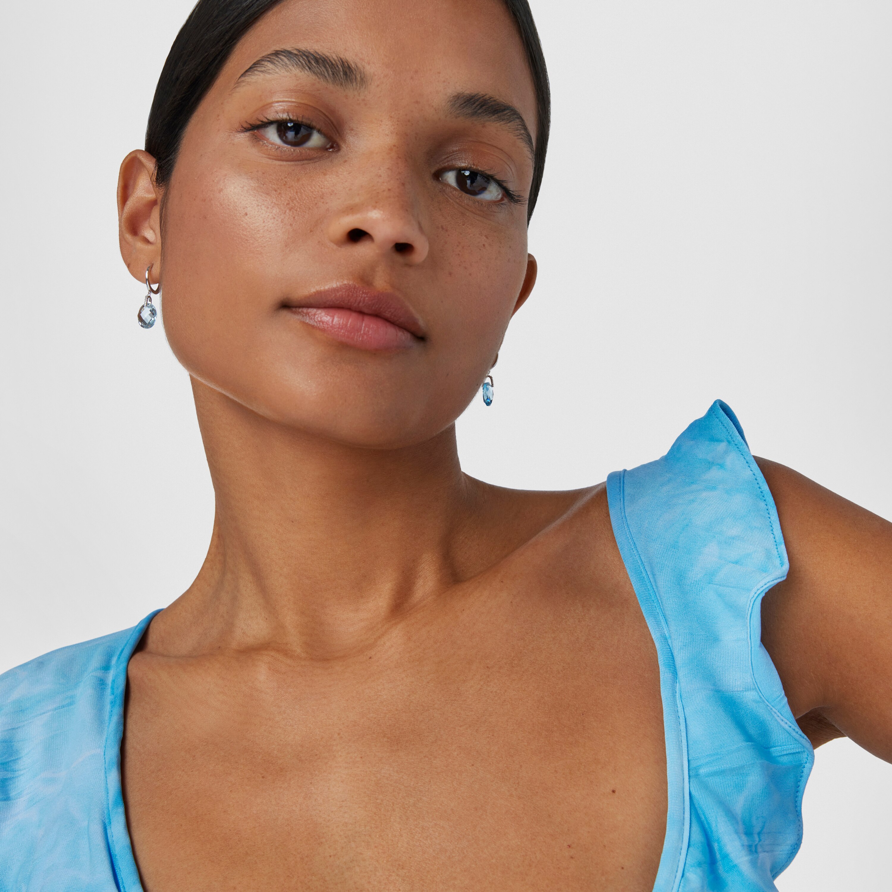 18K white gold Color Kings Earrings with Diamonds and Topaz