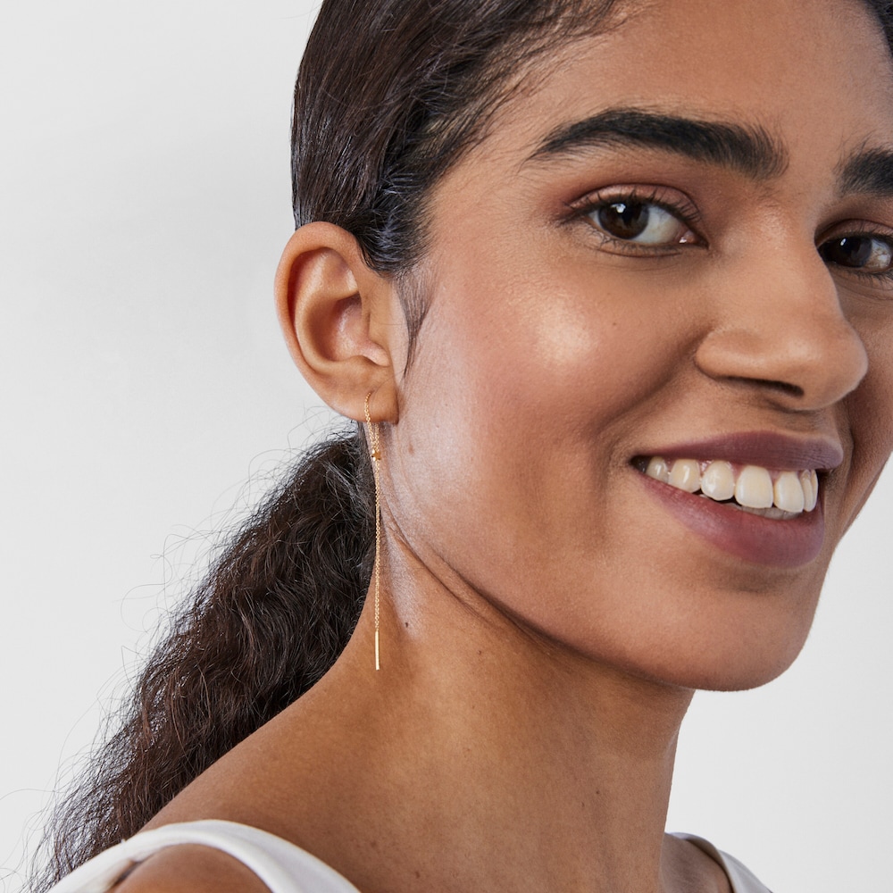 Aretes largos de oro con motivo estrella TOUS Cool Joy