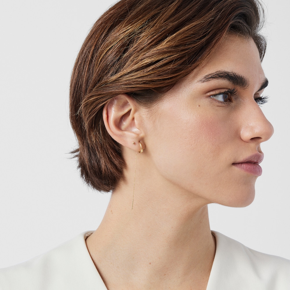 Kolczyk TOUS Cool Joy wykonany ze złota z charmsem w kształcie misia i łańcuszkiem