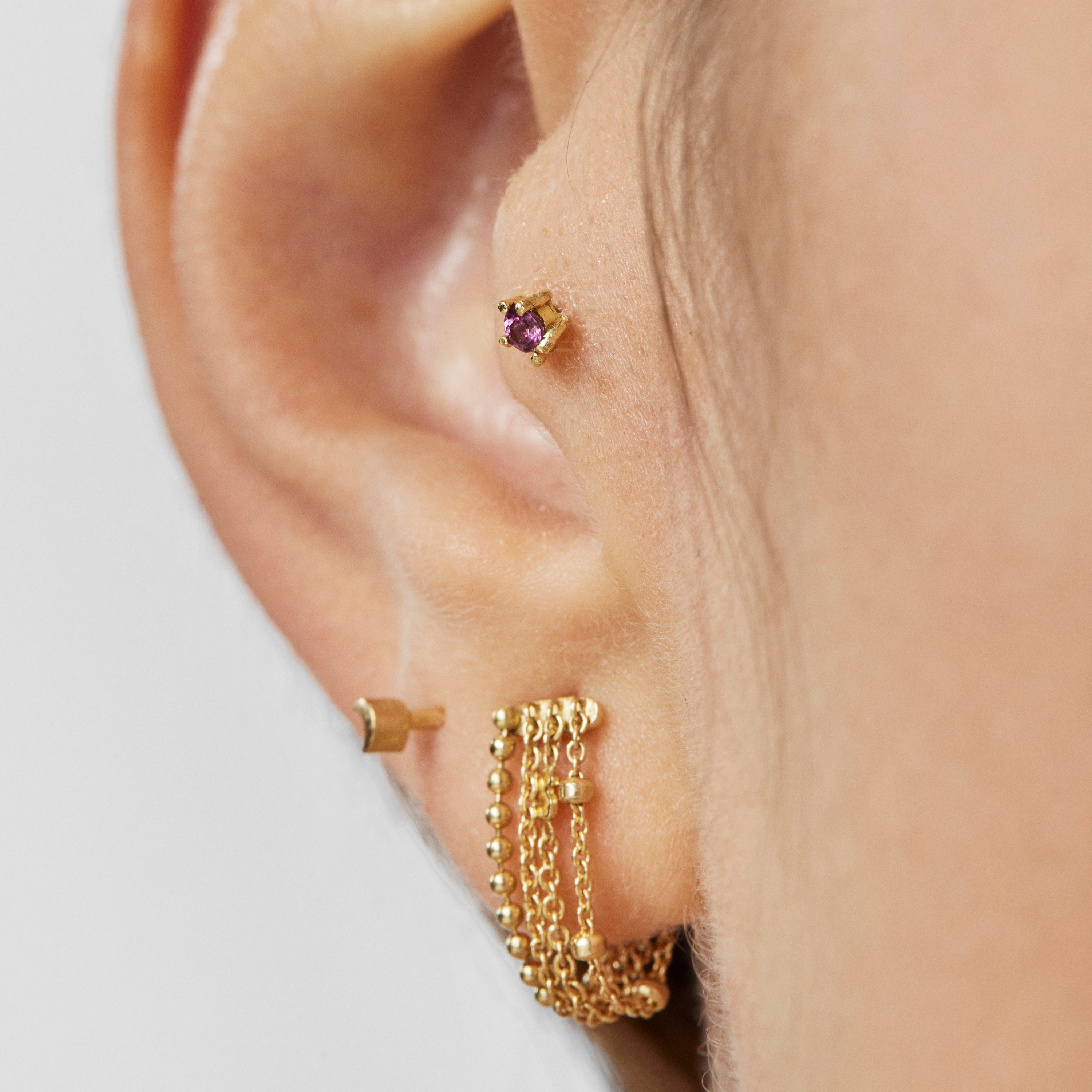 Piercing de oreja de oro con rodolita Cool Joy