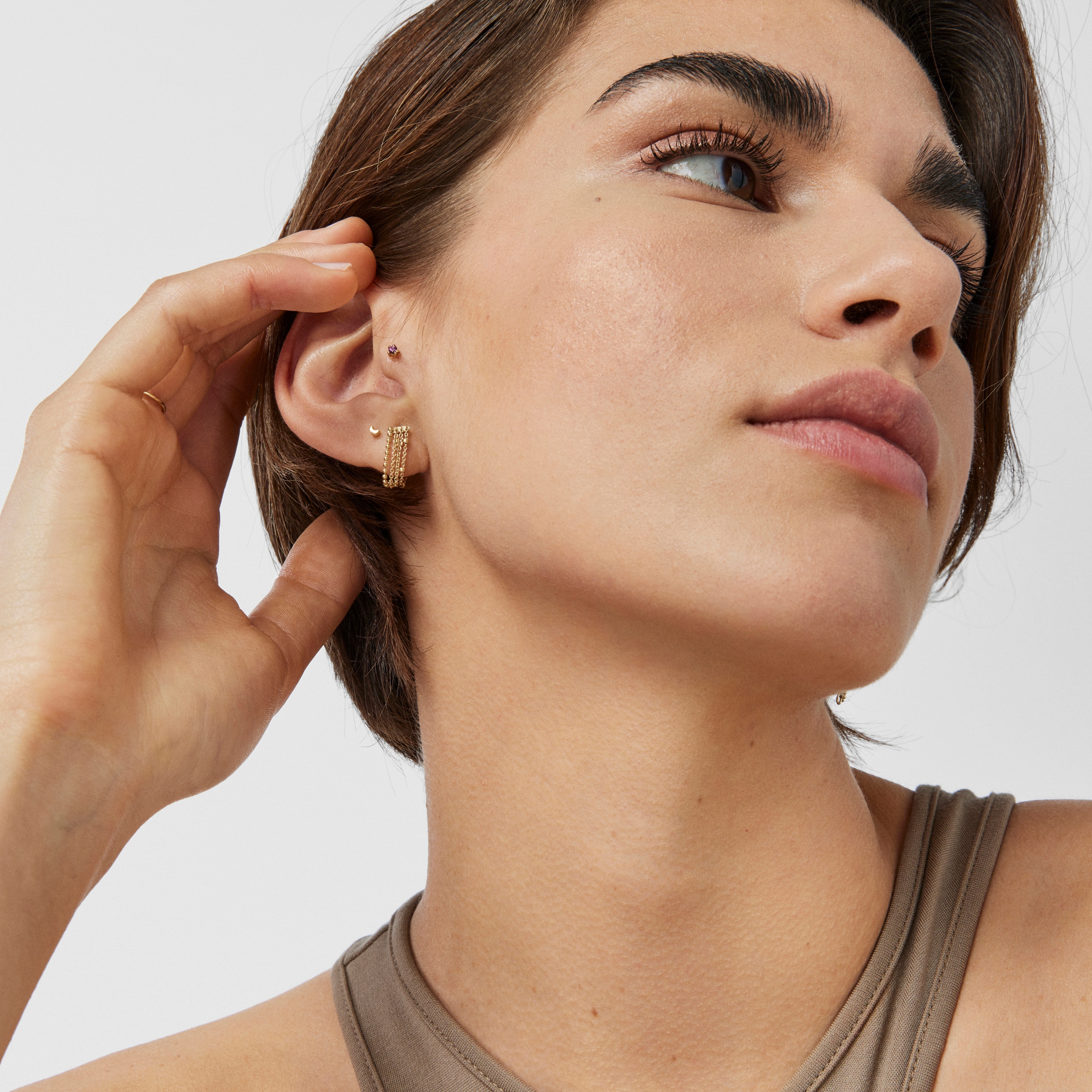Piercing de oreja de oro con rodolita Cool Joy