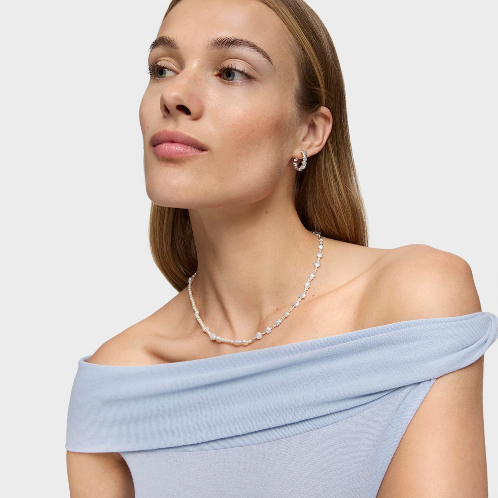 N&aacute;hrdeln&iacute;k Mini Icons ze stř&iacute;bra a uměle vypěstovan&yacute;ch perel s&nbsp;př&iacute;věsky