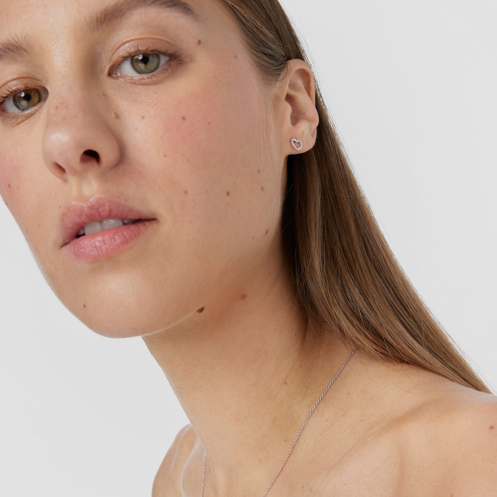 Aretes Les Classiques coraz&oacute;n de Oro blanco con Diamantes