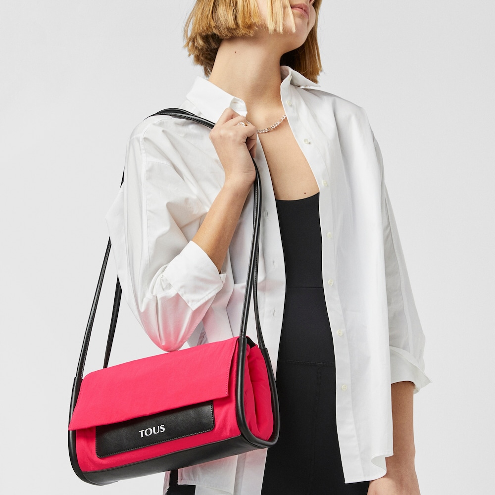 Stredne veľk&aacute; ne&oacute;novo-ružov&aacute; crossbody kabelka TOUS Empire Cotton