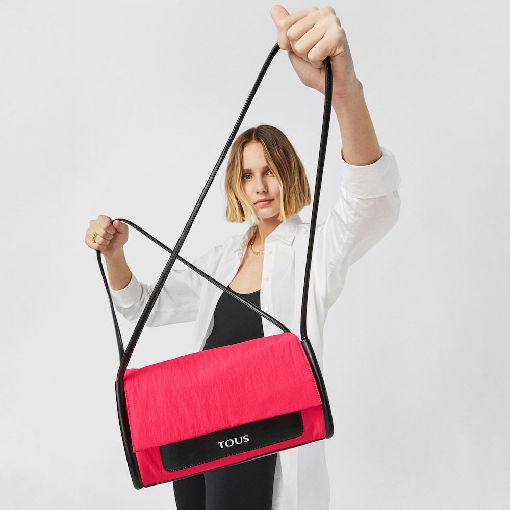 Stredne veľk&aacute; ne&oacute;novo-ružov&aacute; crossbody kabelka TOUS Empire Cotton