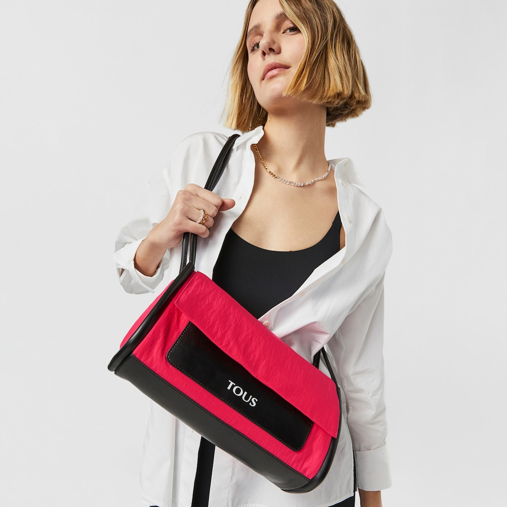 Stredne veľk&aacute; ne&oacute;novo-ružov&aacute; crossbody kabelka TOUS Empire Cotton