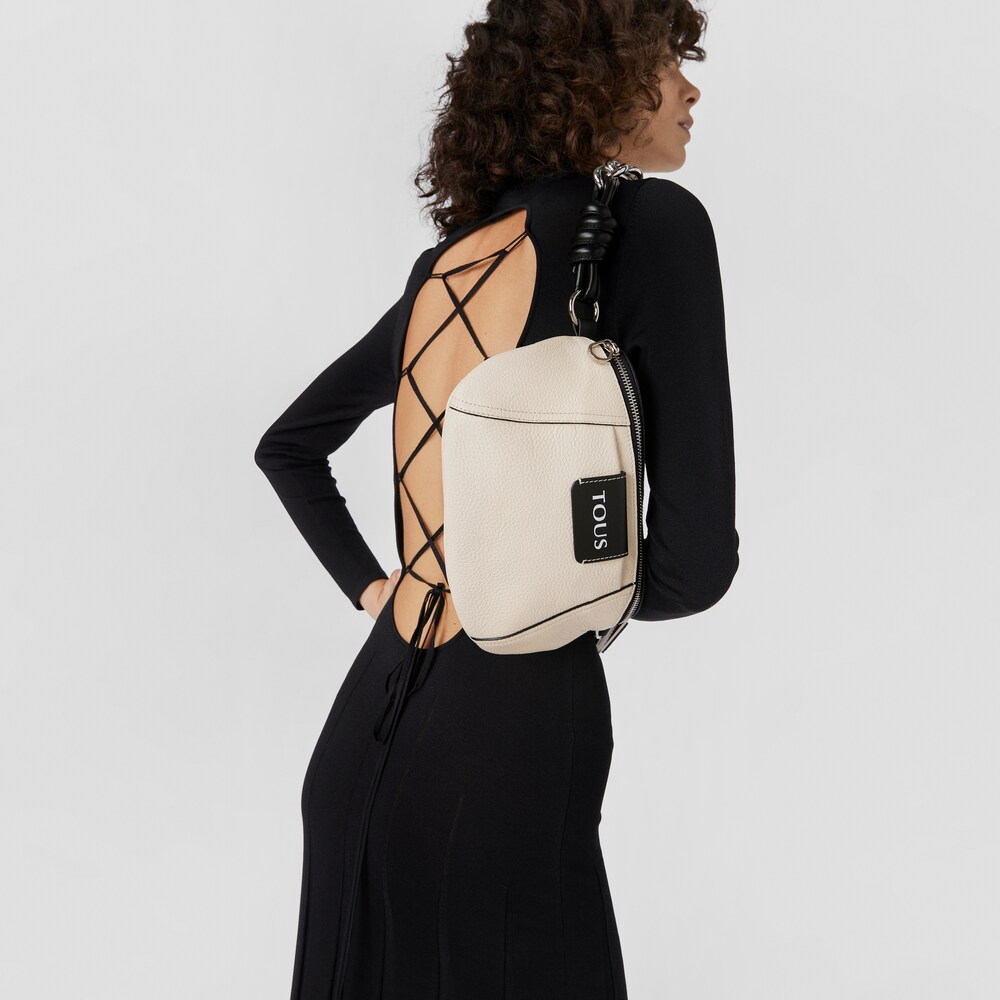 Riñonera de piel beige TOUS Empire image number 4