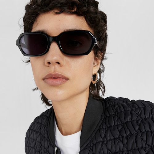 Black Sunglasses Pale Oval