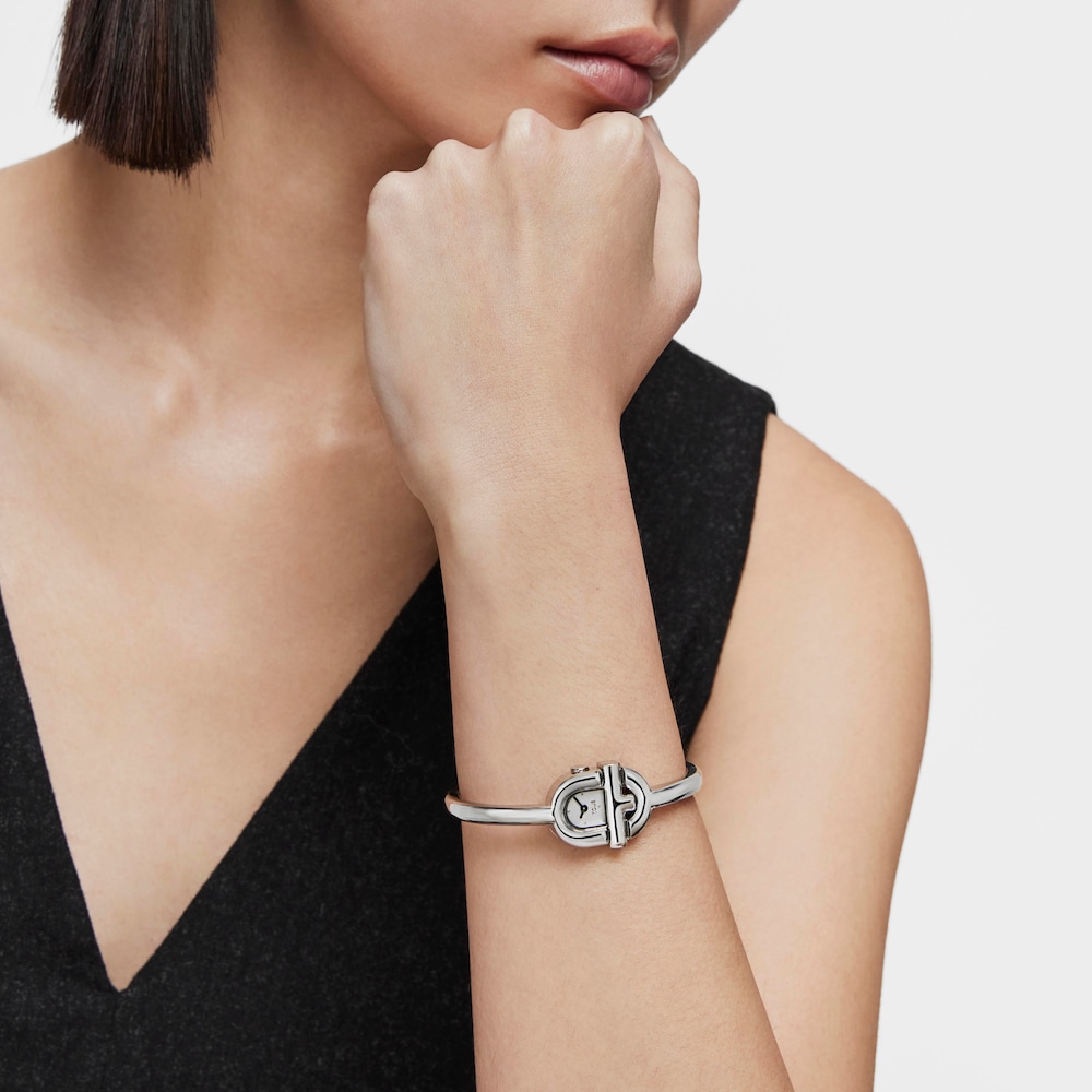 Anal&oacute;gov&eacute; Hodinky s&nbsp;oceľov&yacute;m remienkom TOUS MANIFESTO