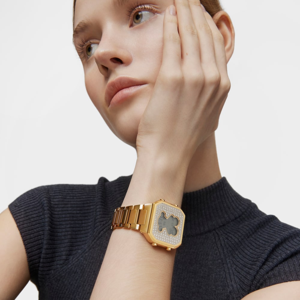 Digit&aacute;ln&iacute; hodinky s&nbsp;n&aacute;ramkem z&nbsp;oceli IPG ve zlat&eacute; barvě a zirkoniemi D-BEAR