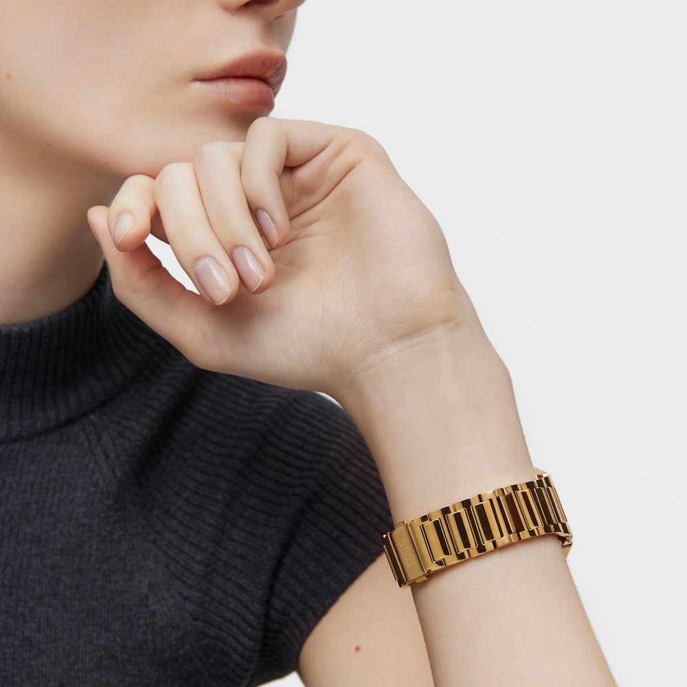 Digit&aacute;ln&iacute; hodinky s&nbsp;n&aacute;ramkem z&nbsp;oceli IPG ve zlat&eacute; barvě a zirkoniemi D-BEAR