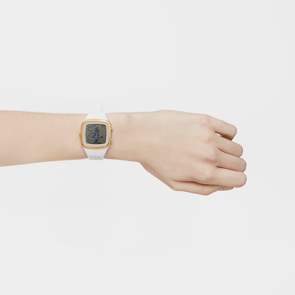 Digitaluhr TOUS B-Time mit Armband aus wei&szlig;em Silikon und goldfarbenem IPG-Stahlgeh&auml;use