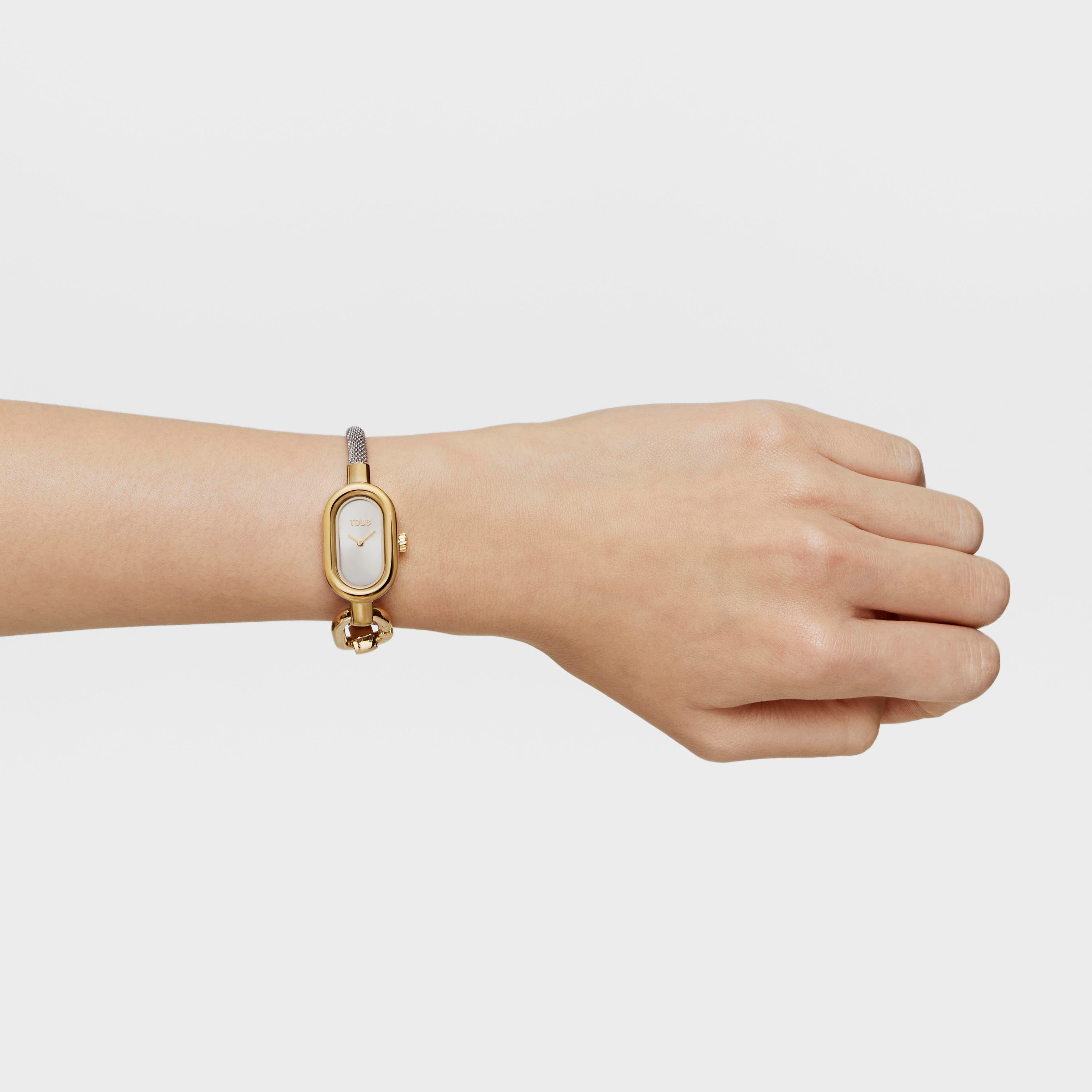 Reloj analógico con brazalete de acero y caja de acero IPG dorado TOUS Hold Oval