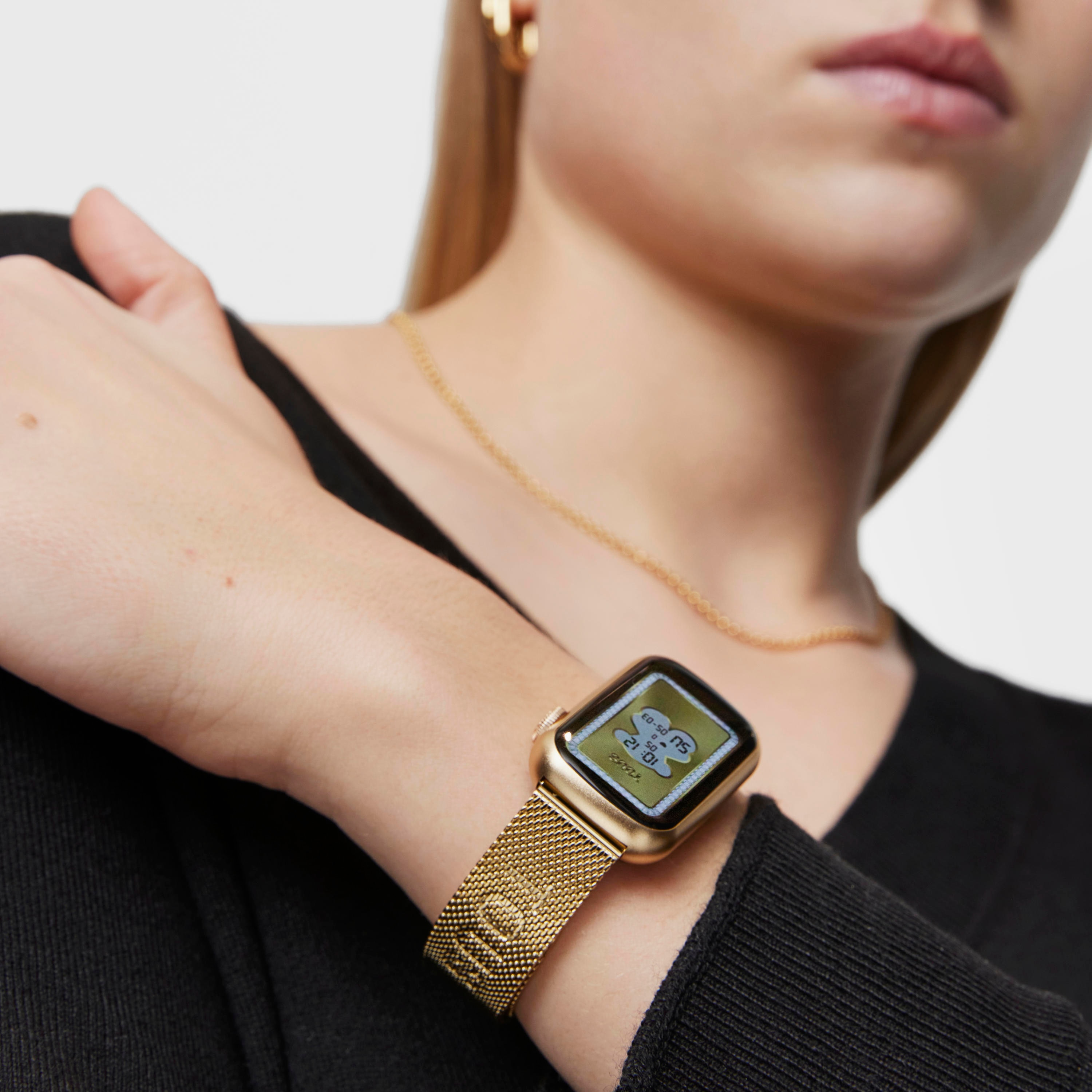 Reloj smartwatch con brazalete acero IPG dorado y caja de aluminio en color IPG dorado TOUS T-Band Mesh
