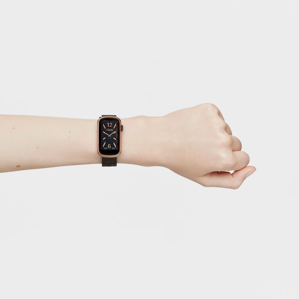 Reloj smartwatch con brazalete de acero IP gris y caja de aluminio en color IPRG rosado TOUS T-Band Mesh image number 7