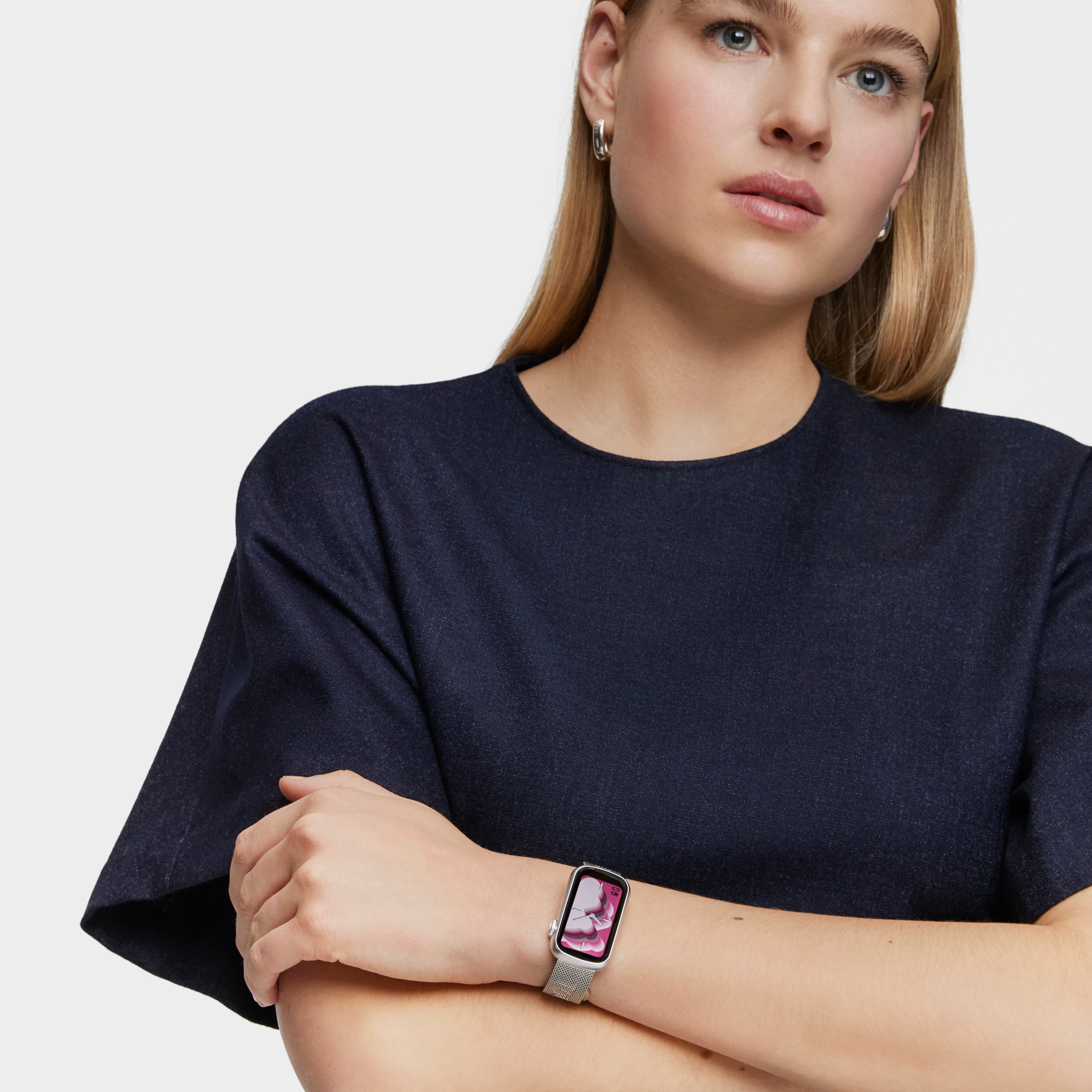 Reloj smartwatch con brazalete de acero y caja de aluminio TOUS T-Band Mesh