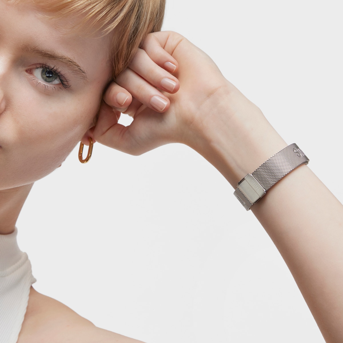 Smartwatch with steel bracelet and aluminum case in gold-colored IPG TOUS TOUS T-Band Mesh