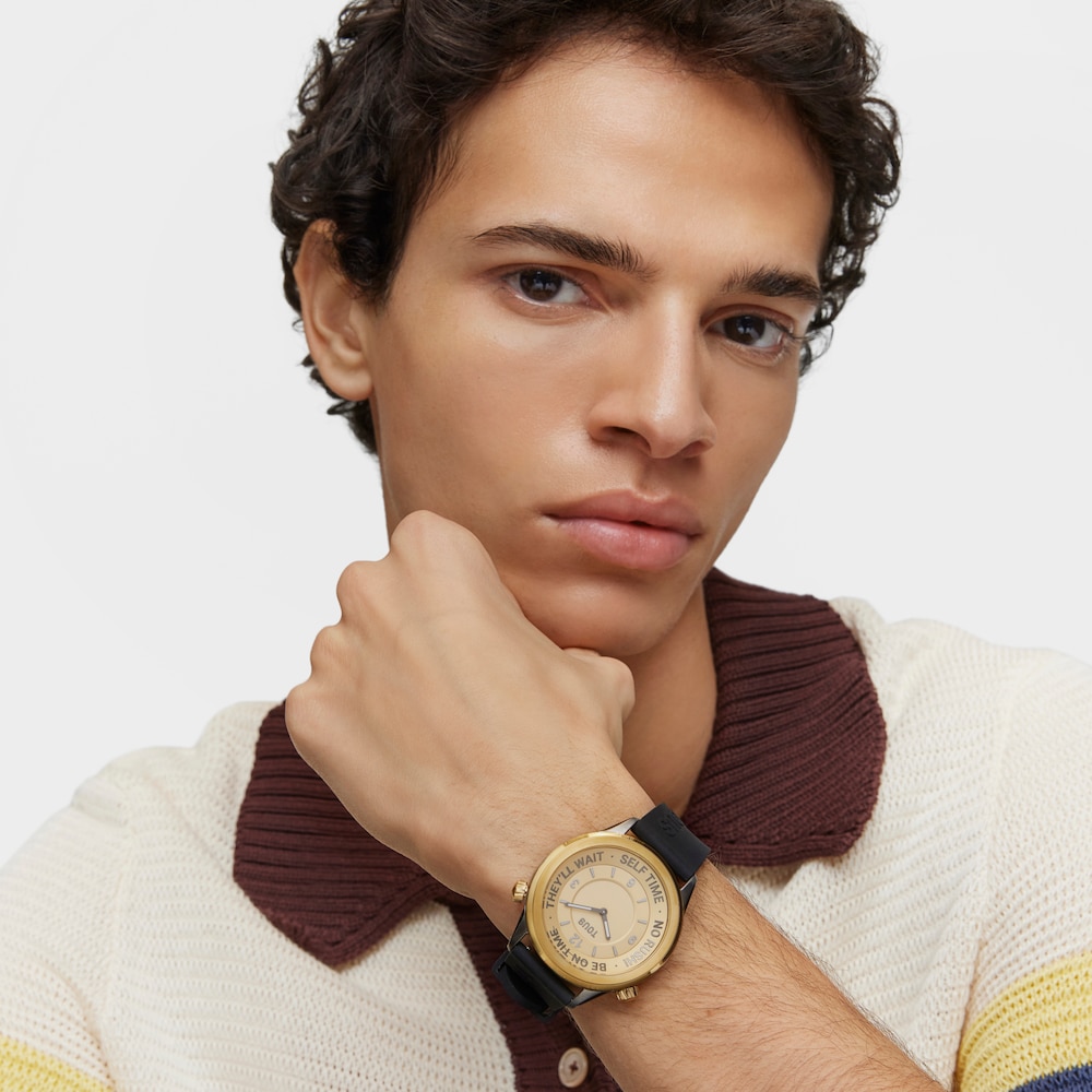 Analoguhr TOUS Now mit Armband aus schwarzem Silikon und Geh&auml;use aus goldfarbenem IP-Stahl