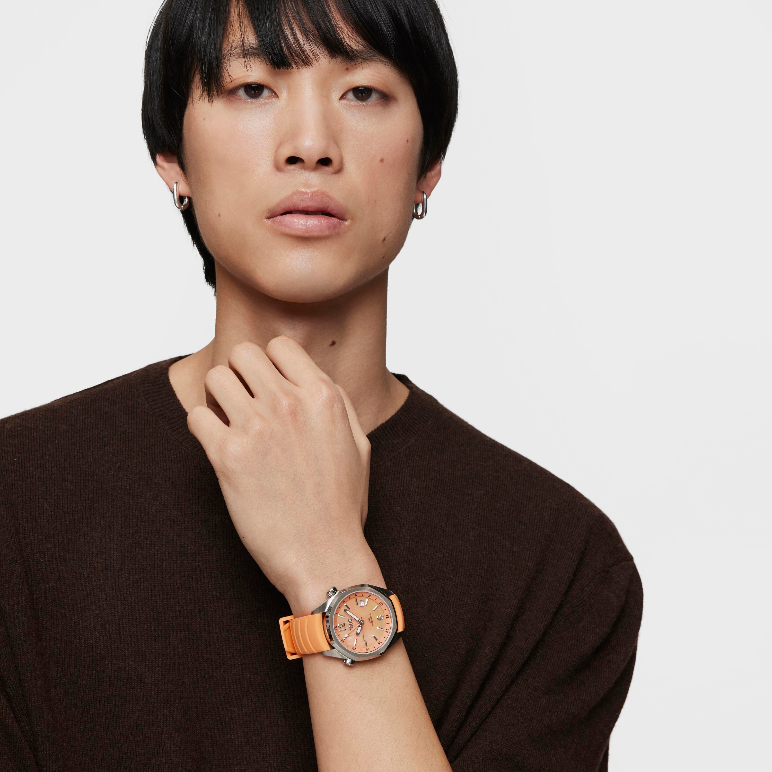 gmt automatic Watch with salmon-colored silicone strap, steel case and mother-of-pearl face TOUS Now