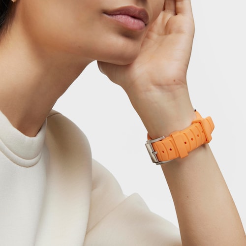 Reloj gmt automático con correa de silicona color salmón, caja de acero y esfera de nácar TOUS Now