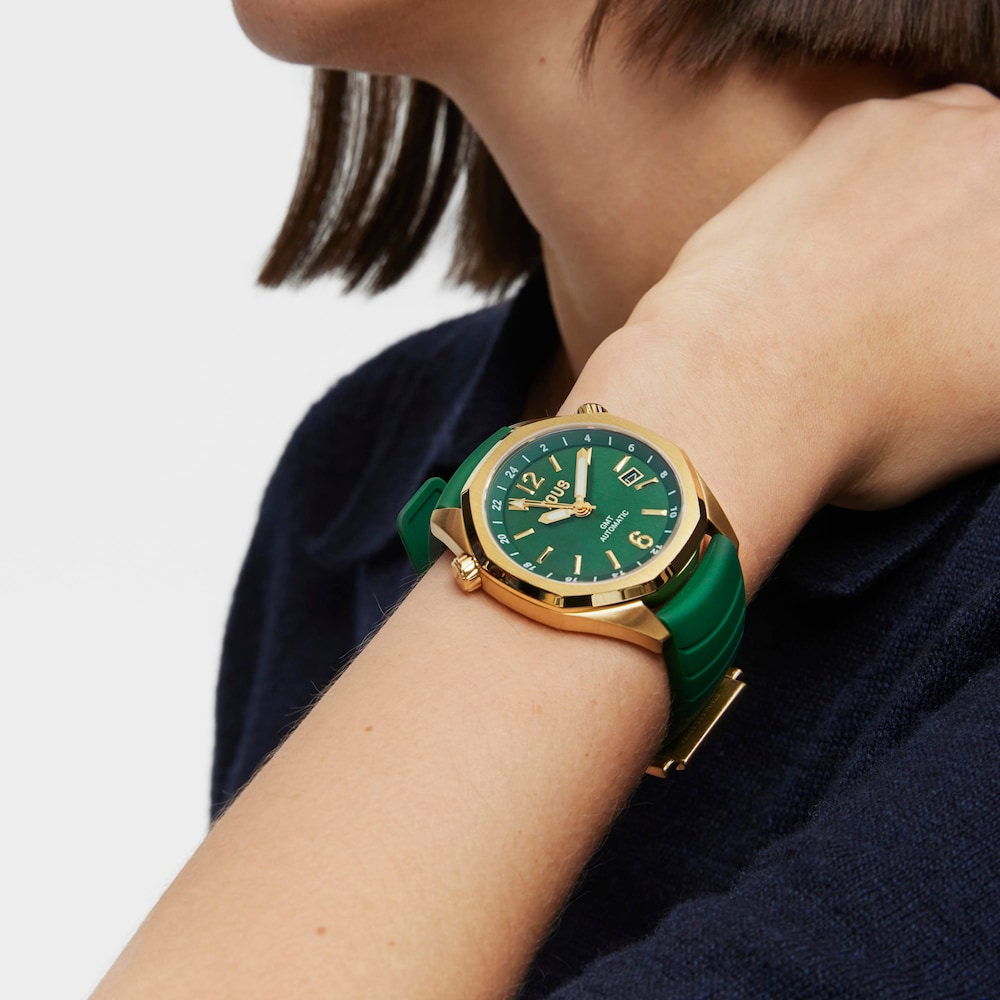 Reloj gmt autom&aacute;tico con correa de silicona verde, caja de acero IPG dorado y esfera de n&aacute;car TOUS Now