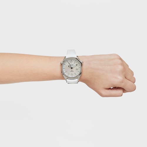 Reloj gmt automático con correa de silicona blanca, caja de acero y esfera de nácar TOUS Now