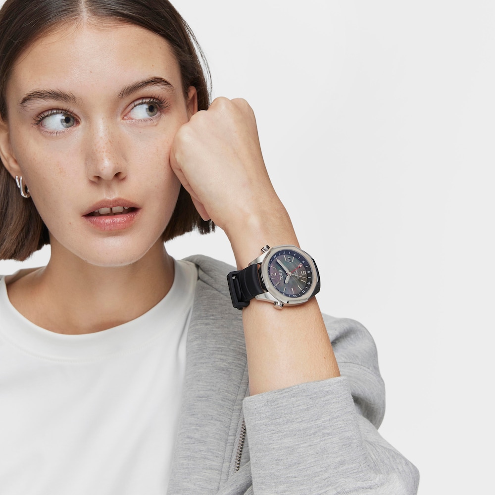 gmt automatic Watch with black silicone strap, steel case and mother-of-pearl face TOUS Now.