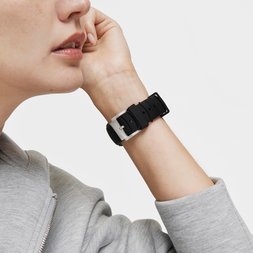 gmt automatic Watch with black silicone strap, steel case and mother-of-pearl face TOUS Now.