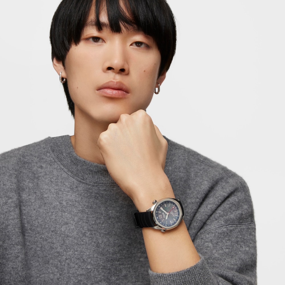 gmt automatic Watch with black silicone strap, steel case and mother-of-pearl face TOUS Now.