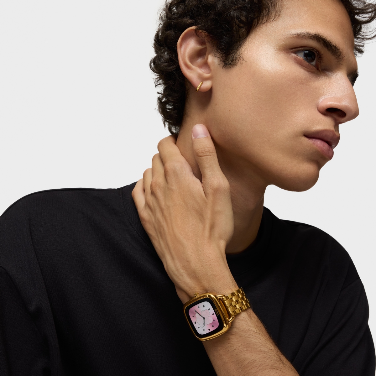 D-Connect Smartwatch with gold-colored IPG steel bracelet