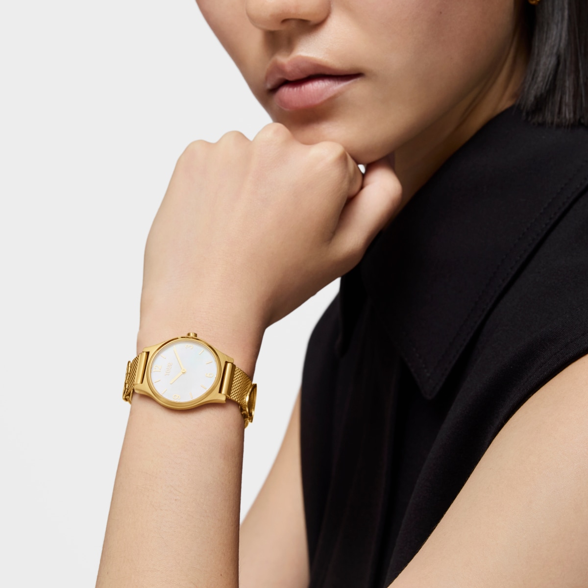 Reloj analógico con brazalete de acero IPG dorado y esfera de nácar Epic Icon Mesh