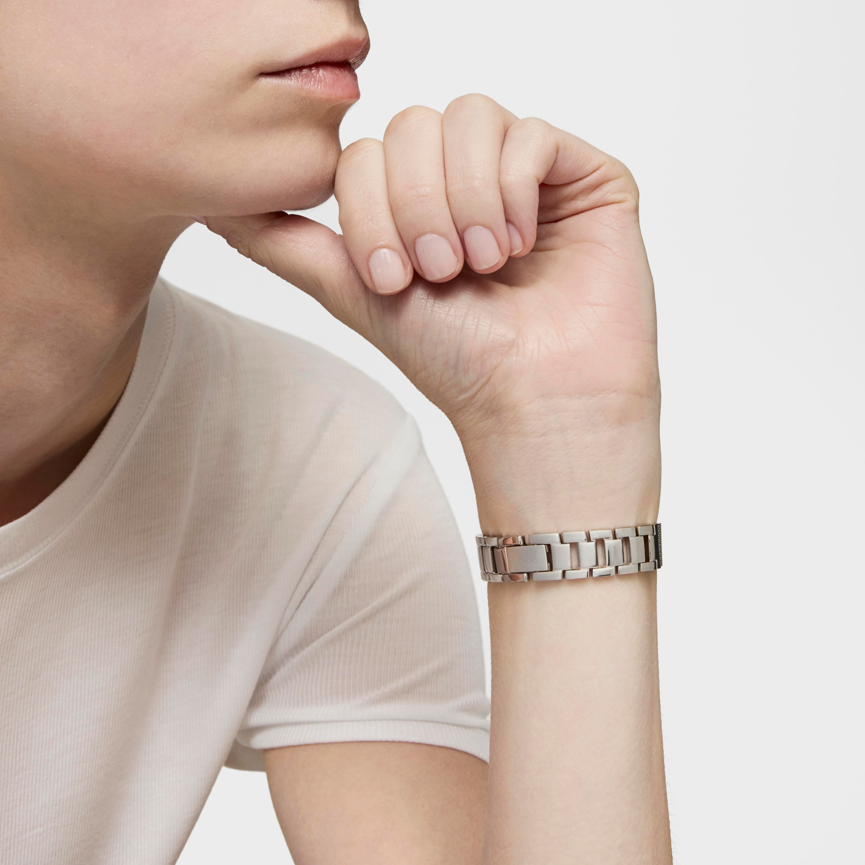 Reloj analógico con brazalete de acero SS, acero IPG dorado y esfera de nácar Epic Icon Mesh