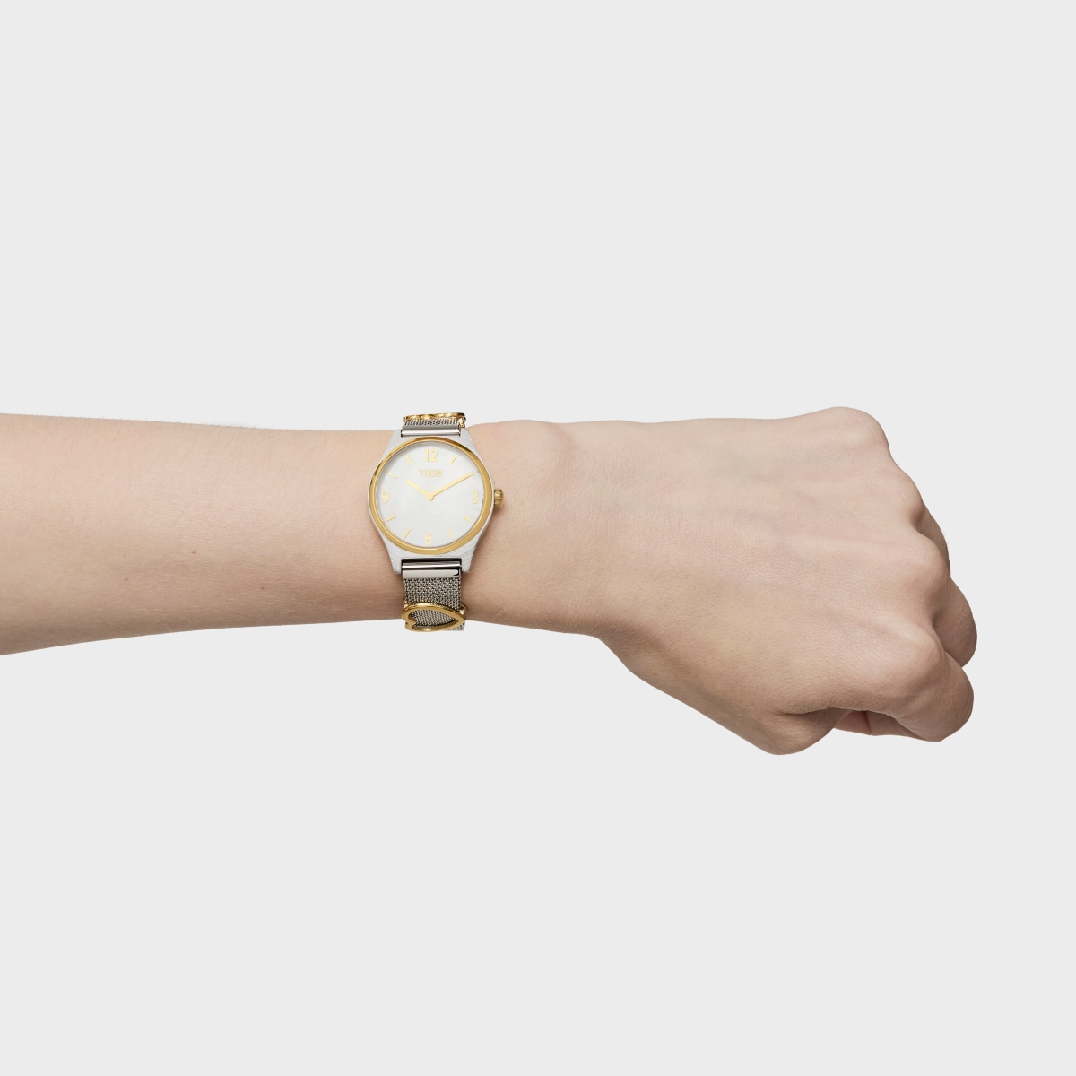 Reloj analógico con brazalete de acero SS, acero IPG dorado y esfera de nácar Epic Icon Mesh