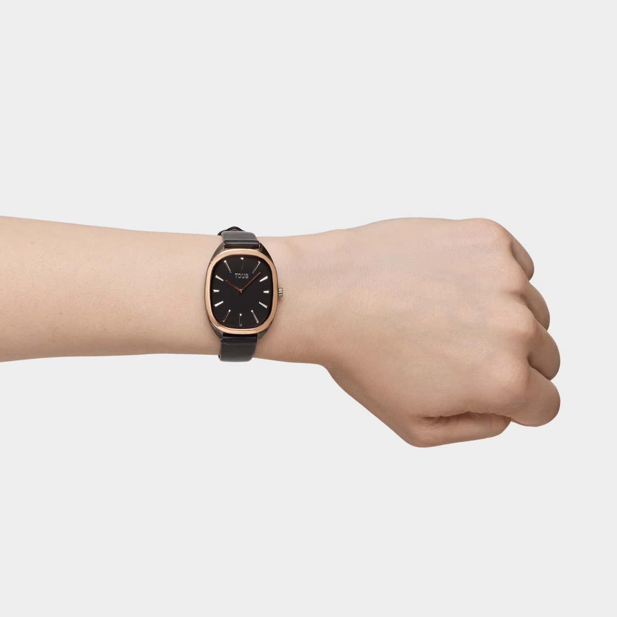 Reloj analógico de acero IPRG rosa con correa de piel negra Heritage