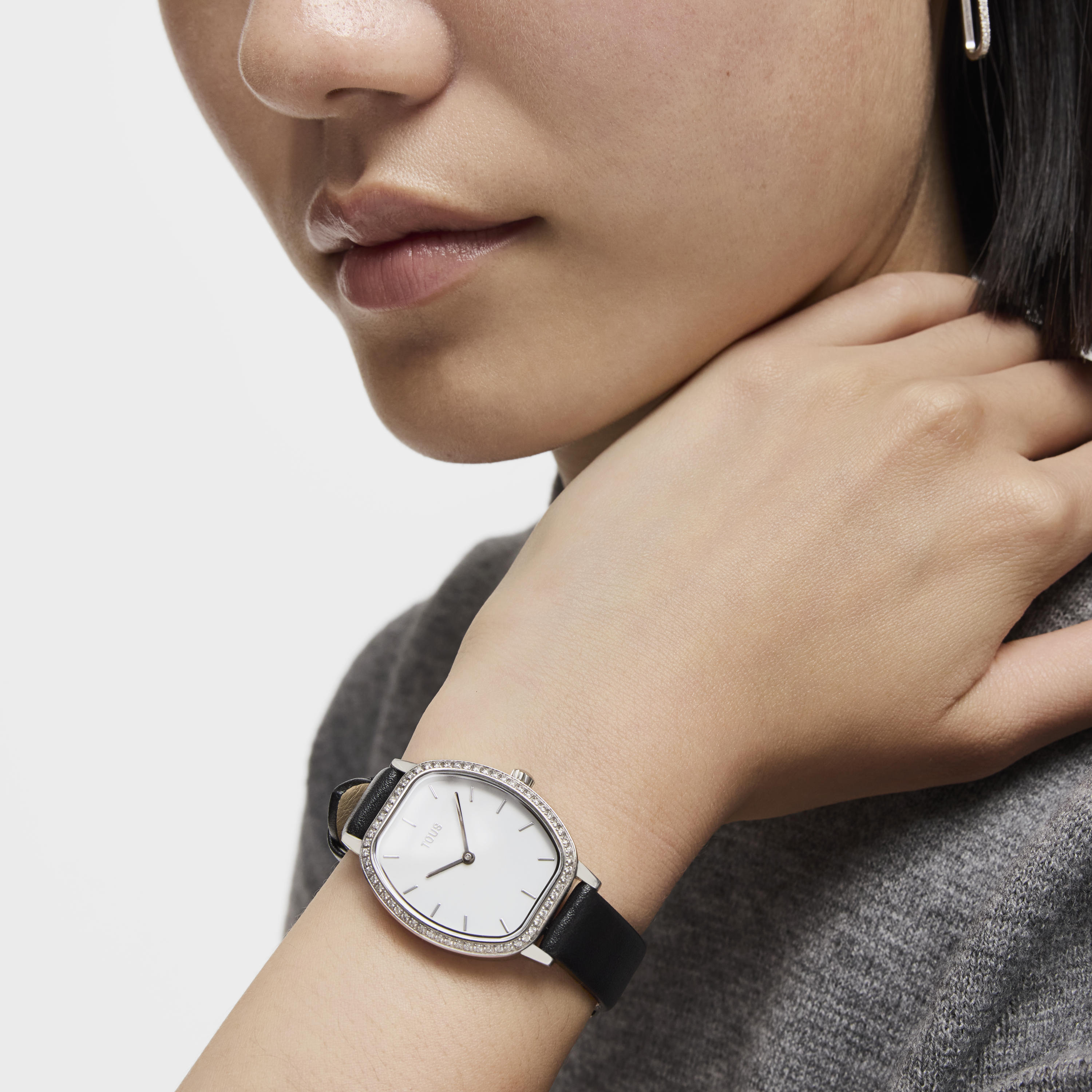 Reloj con movimiento suizo analógico de acero con 0,54 ct en diamantes y brazalete de piel negra Les Classiques