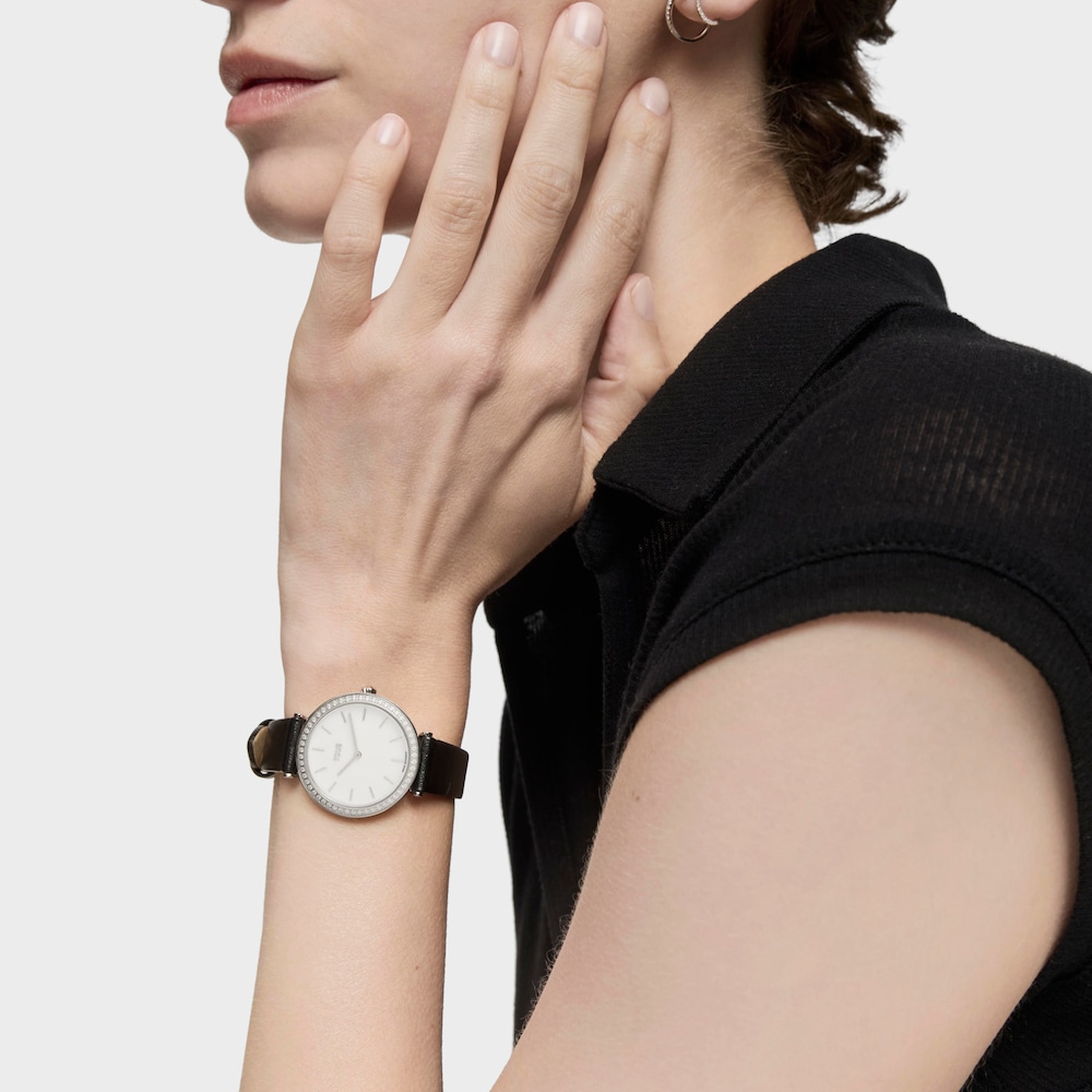 Reloj con movimiento suizo anal&oacute;gico de acero con 0,49 ct en diamantes y brazalete de piel negra Les Classiques