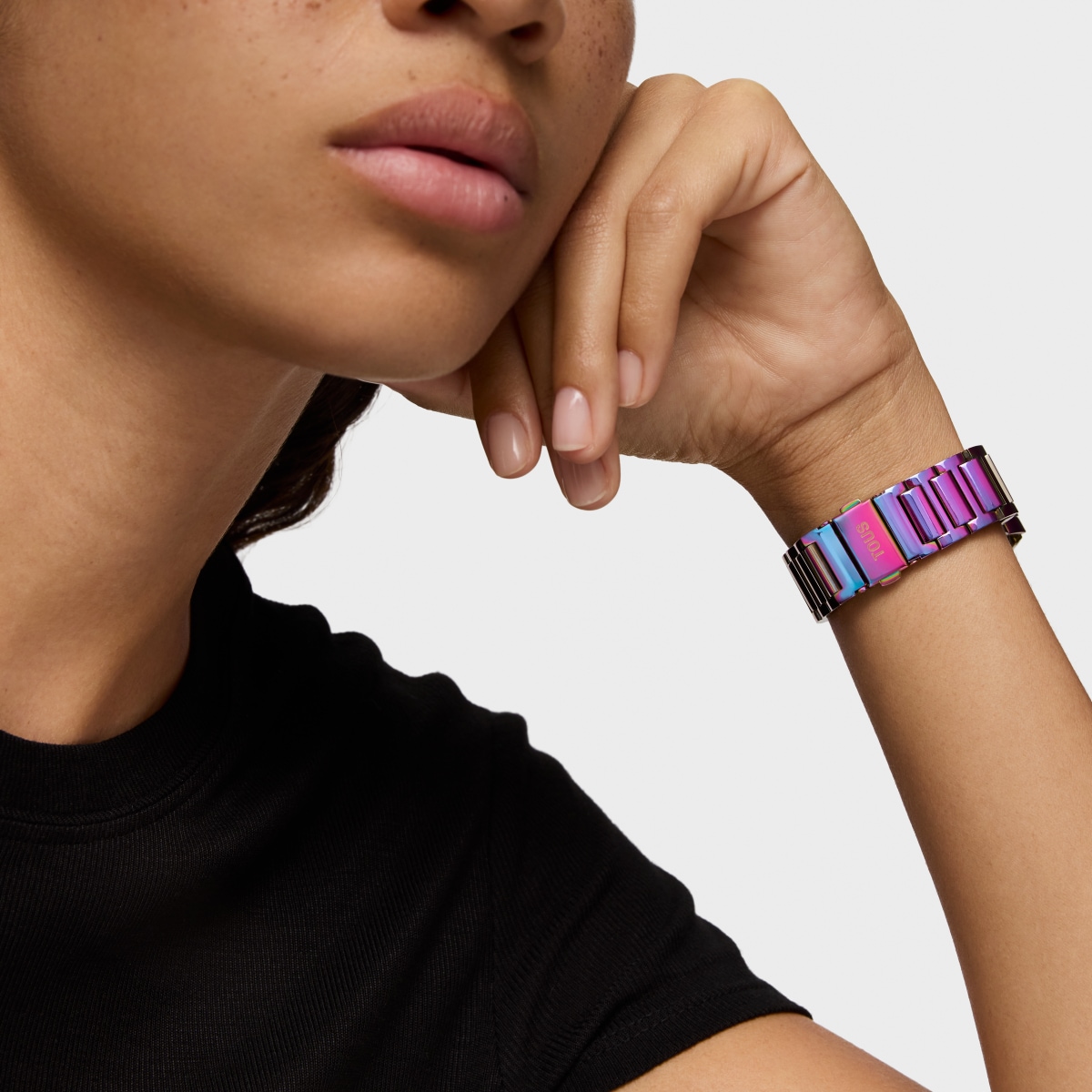 Reloj digital con brazalete de acero IP iridiscente D-Bear