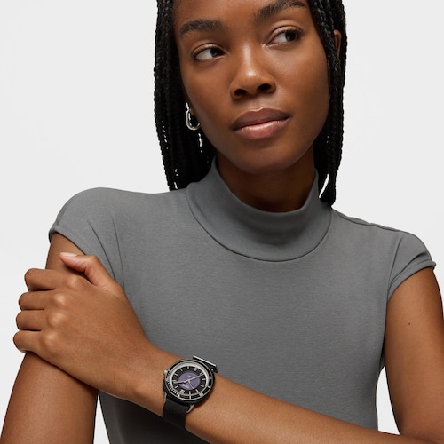 Reloj analógico de acero con brazalete elástico en color blanco Osier